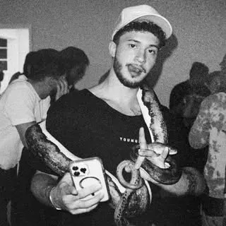 𝑨𝑷𝑶𝑳𝑳𝑶 𝑩𝑨𝑵𝑲𝑺